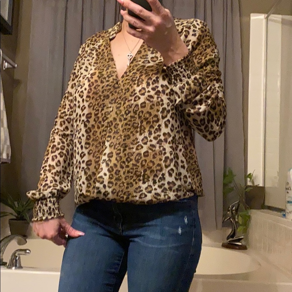 Arden B leopard print long sleeve surplice blouse size xs